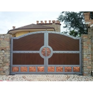 Cancello ferro alluminio effetto legno e rame